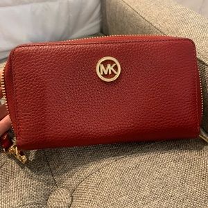 Michael Kors Jet Set Zip Wallet/clutch